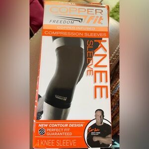 New in Box Tommie Copperfit Infused Copper Knee Compression Sleeve sz Large